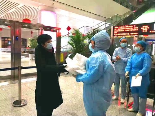 白衣執(zhí)甲守“鐵門”——焦作四院護(hù)士的抗疫請(qǐng)纓與防護(hù)堅(jiān)守